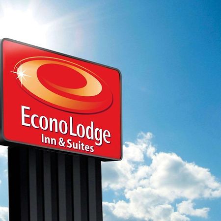 Econo Lodge Inn & Suites Yankton Buitenkant foto