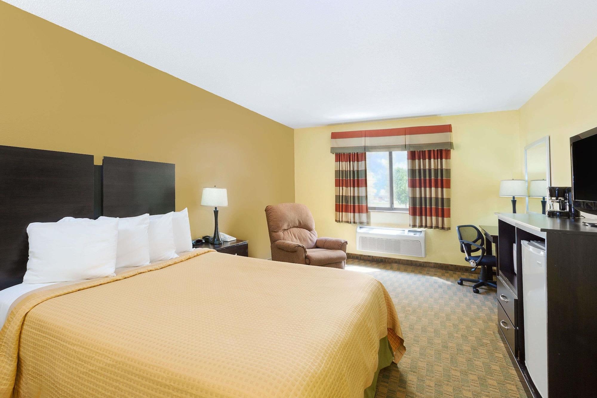 Econo Lodge Inn & Suites Yankton Buitenkant foto