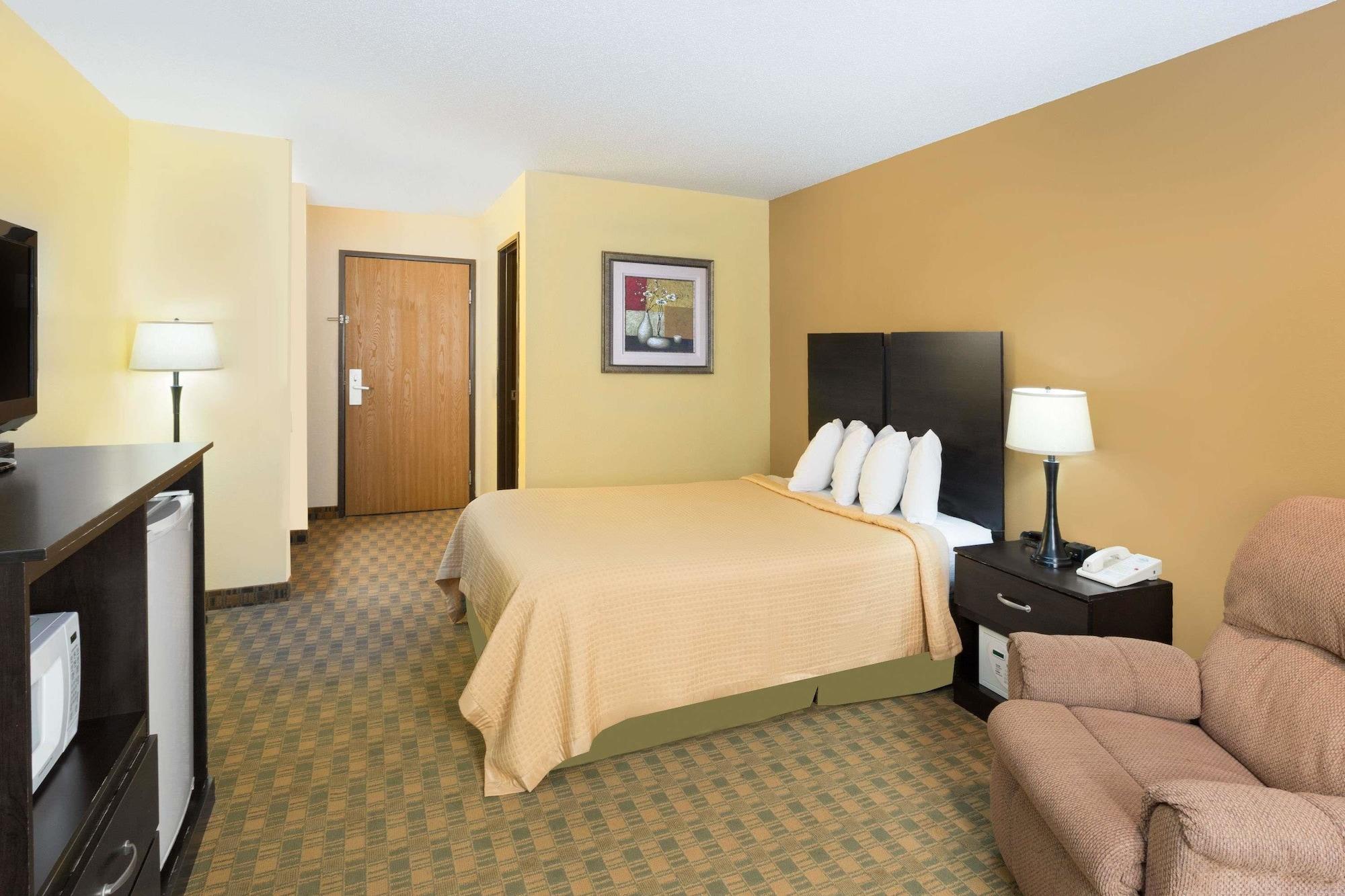 Econo Lodge Inn & Suites Yankton Buitenkant foto