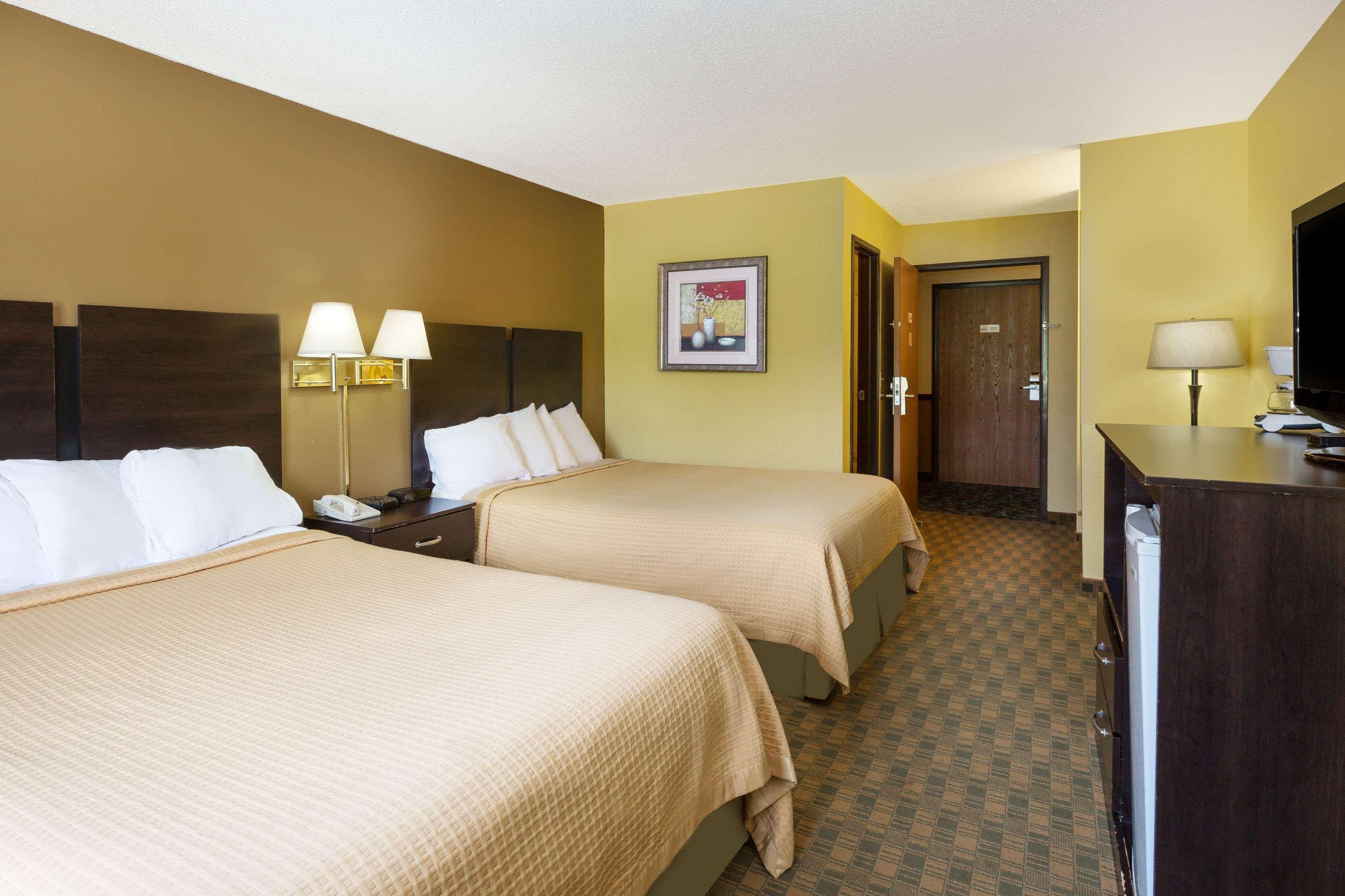 Econo Lodge Inn & Suites Yankton Buitenkant foto