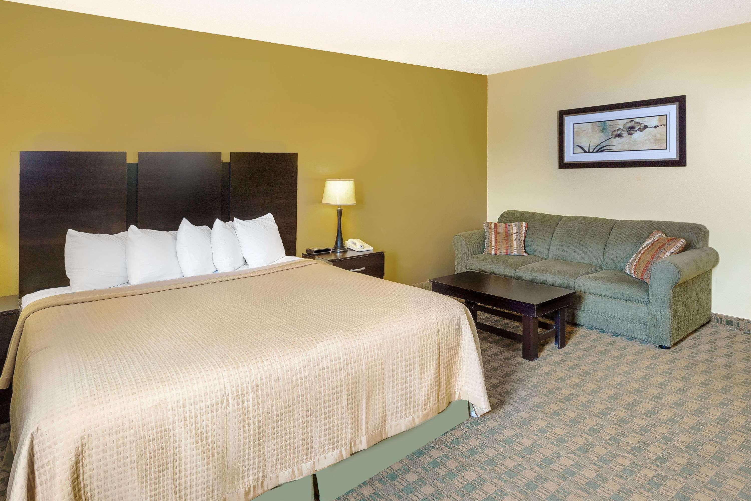 Econo Lodge Inn & Suites Yankton Buitenkant foto