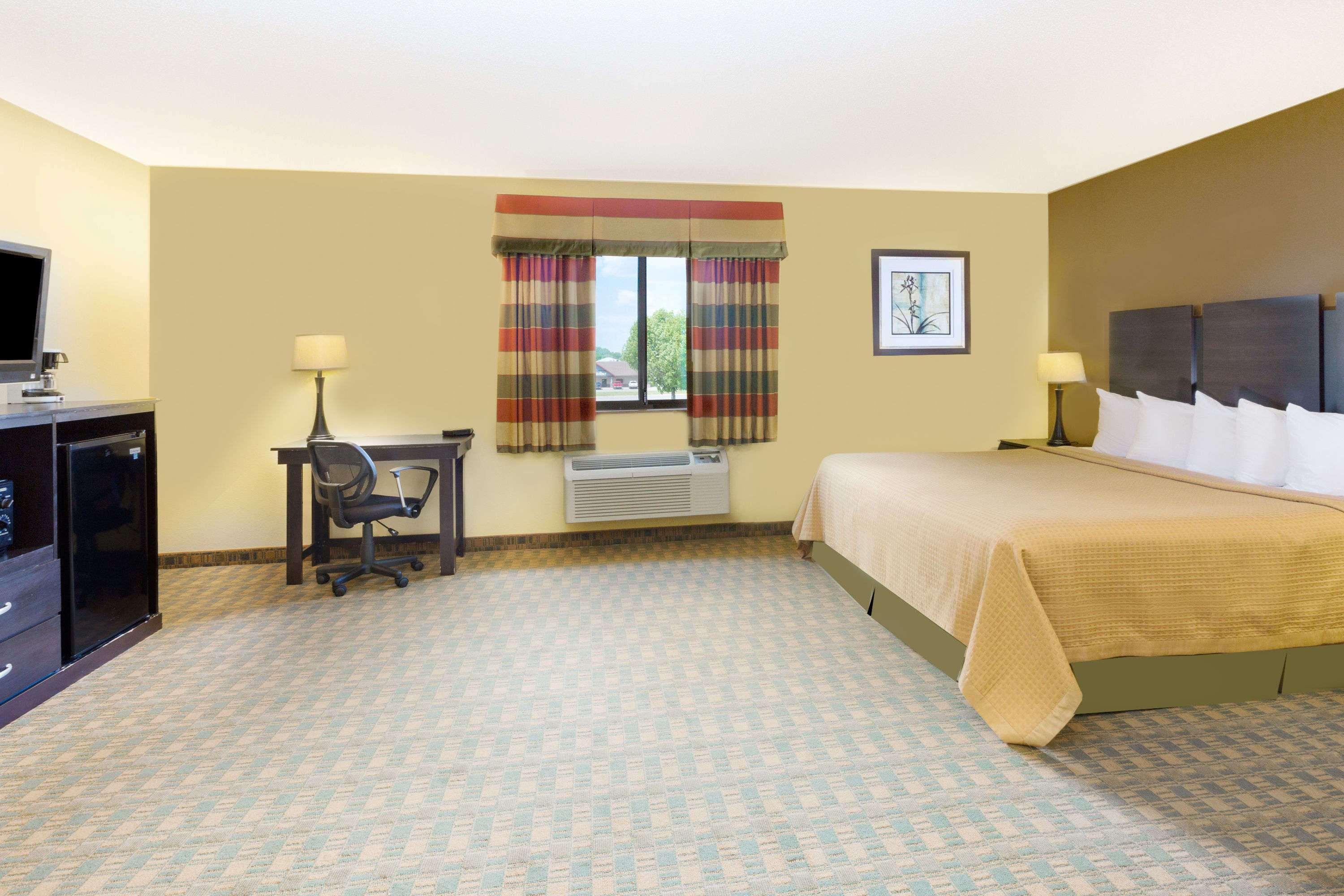 Econo Lodge Inn & Suites Yankton Buitenkant foto