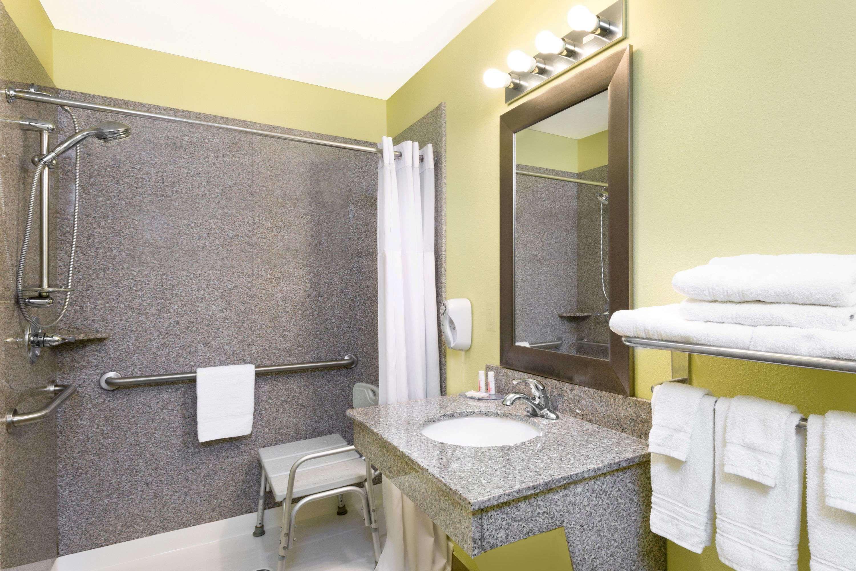 Econo Lodge Inn & Suites Yankton Buitenkant foto